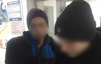 У Києві затримали пару, яка залишила в магазині банківську картку під час пограбування/Фото: Facebook/Автор: Патрульна поліція Києва Поліція