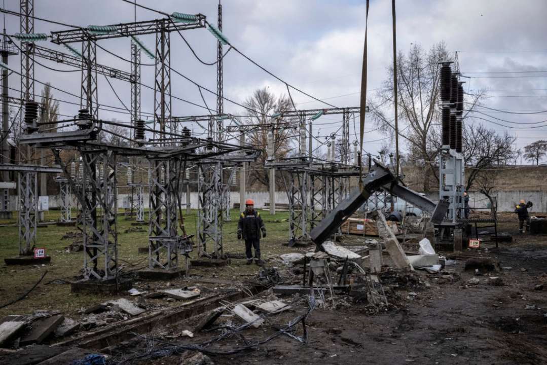 'Укрэнерго' объявило о наступлении режима системной аварии/Фото: Ed Ram/Getty Images Разрушена подстанция после российского обстрела