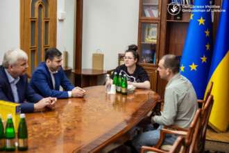 Украина вернула из рф ребенка защитников Мариуполя/Фото: Омбудсмен Лубинец Дмитрий Украина вернула из рф ребенка защитников Мариуполя/Фото: Омбудсмен Лубинец Дмитрий
