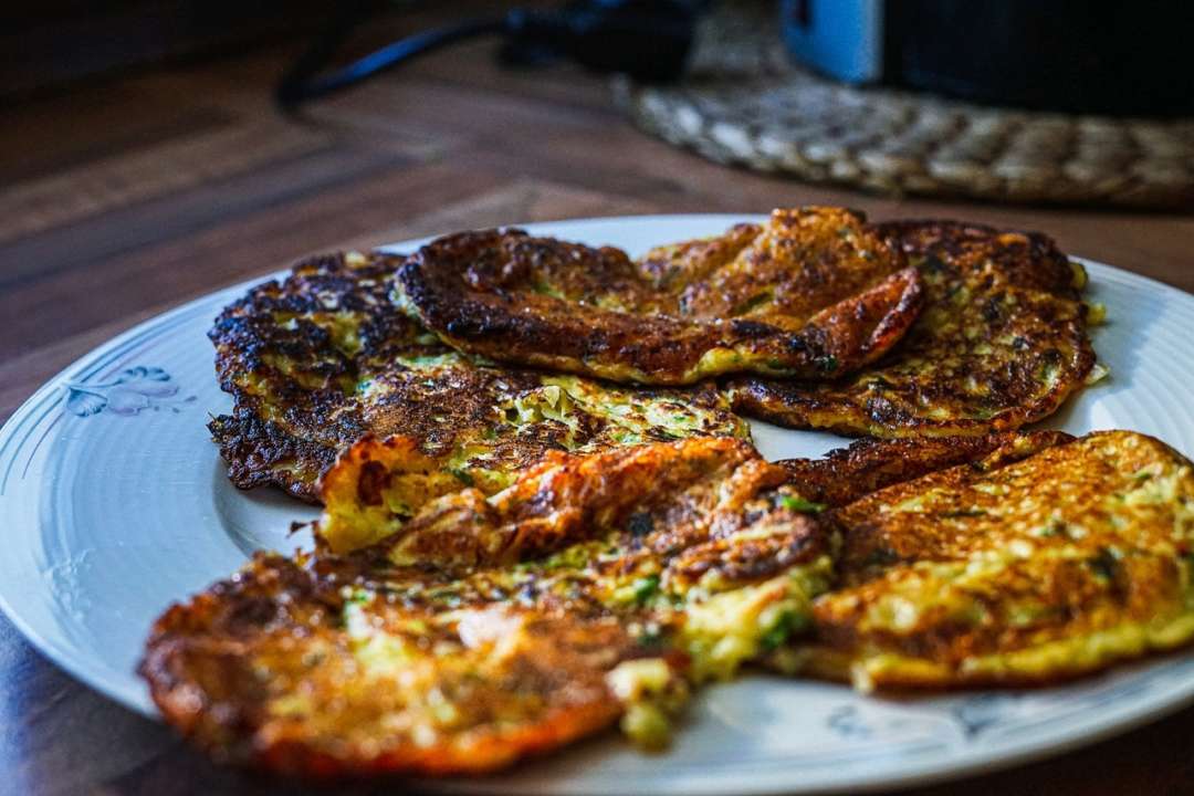 Для тех, кто следит за фигурой: рецепт кабачковых оладий