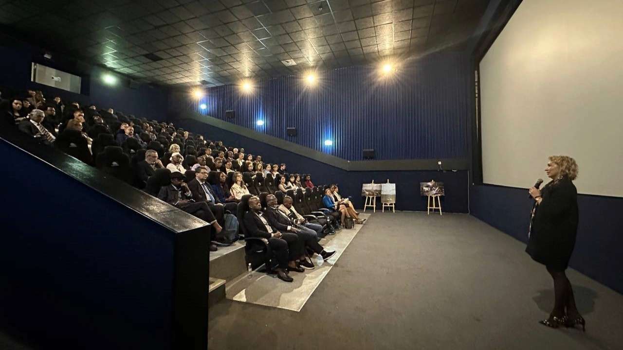 "20 днів у Маріуполі" показали в Боствані "20 днів у Маріуполі" показали в африканській країні Боствана