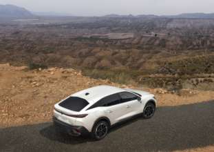 Фото: Peugeot Peugeot представила надзвичайно стильний електричний фастбек e-408