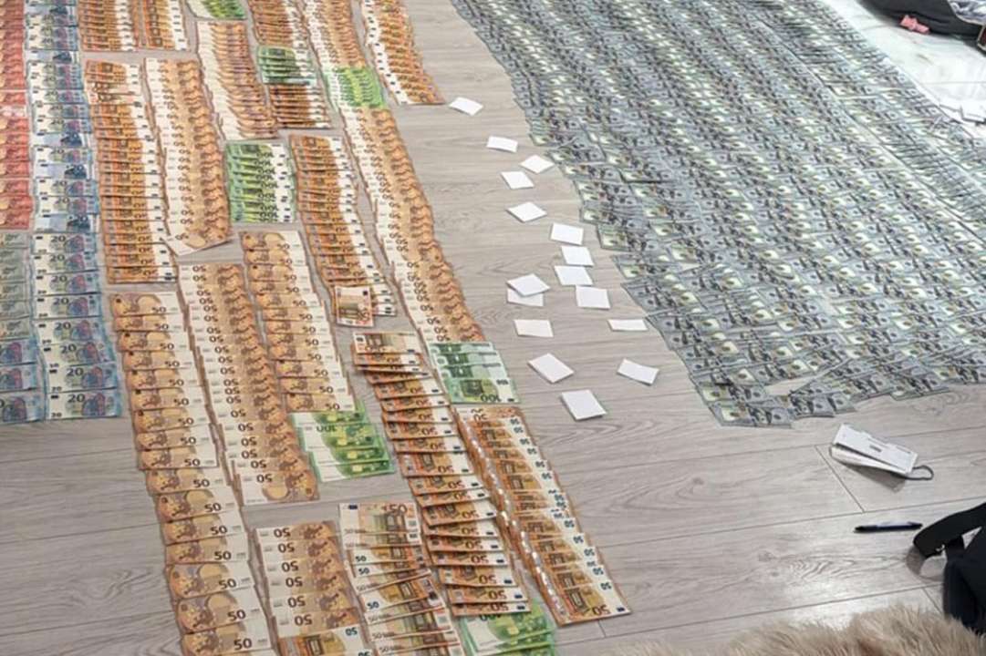 У врача диагностического центра в Житомире изъяли более 4 млн грн / Фото: Суспільне У врача диагностического центра в Житомире изъяли более 4 млн грн / Фото: Суспільне