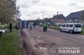 Фото: Нацполіція В Рівненській області перекинувся рейсовий автобус з двадцятьма пасажирами