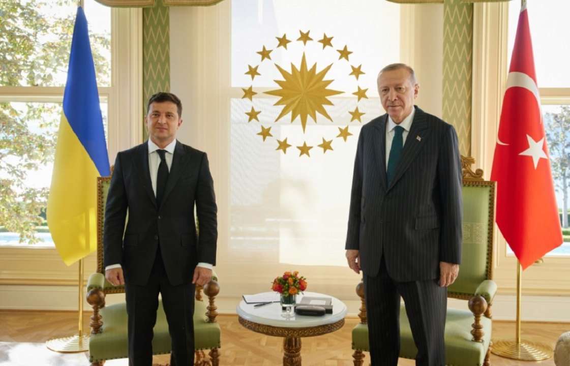 Зеленский поговорил с Эрдоганом накануне его беседы с путиным
