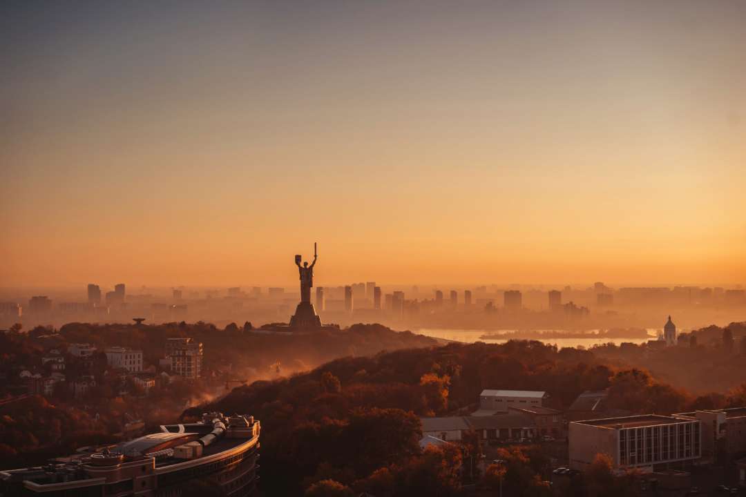 Мінкульт анонсував брифінг щодо заміни радянського герба на український на монументі в Києві / Фото: teksomolika/Freepik Мінкульт анонсував брифінг щодо заміни радянського герба на український на монументі в Києві / Фото: teksomolika/Freepik