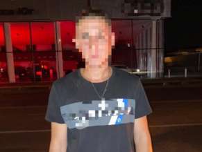 Полиция задержала нарушителя, поиздевавшегося над государственным флагом Полиция задержала нарушителя, поиздевавшегося над государственным флагом