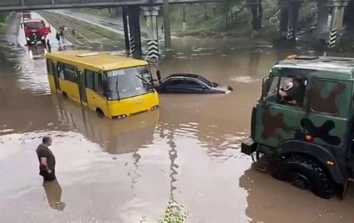 Маріуполь затопило водою