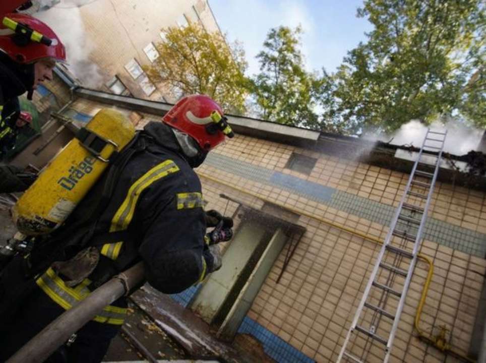 В Киеве произошел пожар на территории Института урологии. Фото
