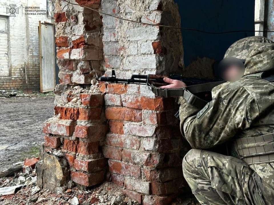 Пограничники сдерживают оккупантов в Бахмуте/Фото: ГПСУ Пограничники в Бахмуте ликвидируют россиян: за сутки сдержали штурм и сбили два дрона-разведчика