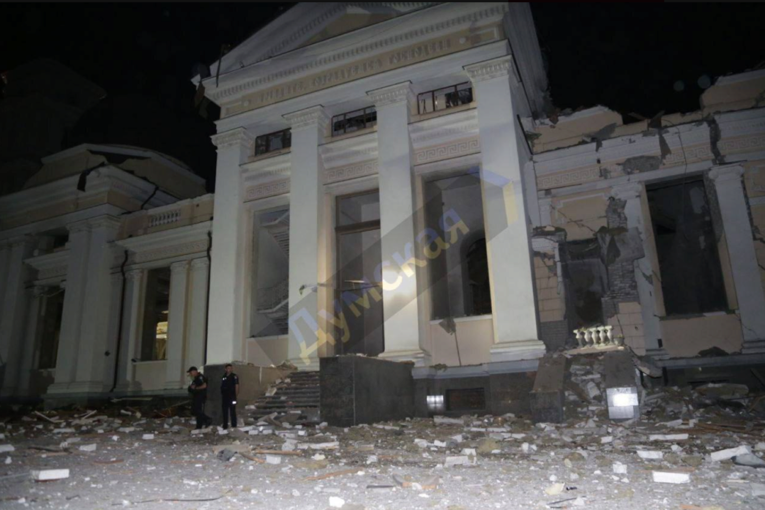 Росіяни вдарили по історичному центру Одеси. Фото: Думская Обстріли Одеса