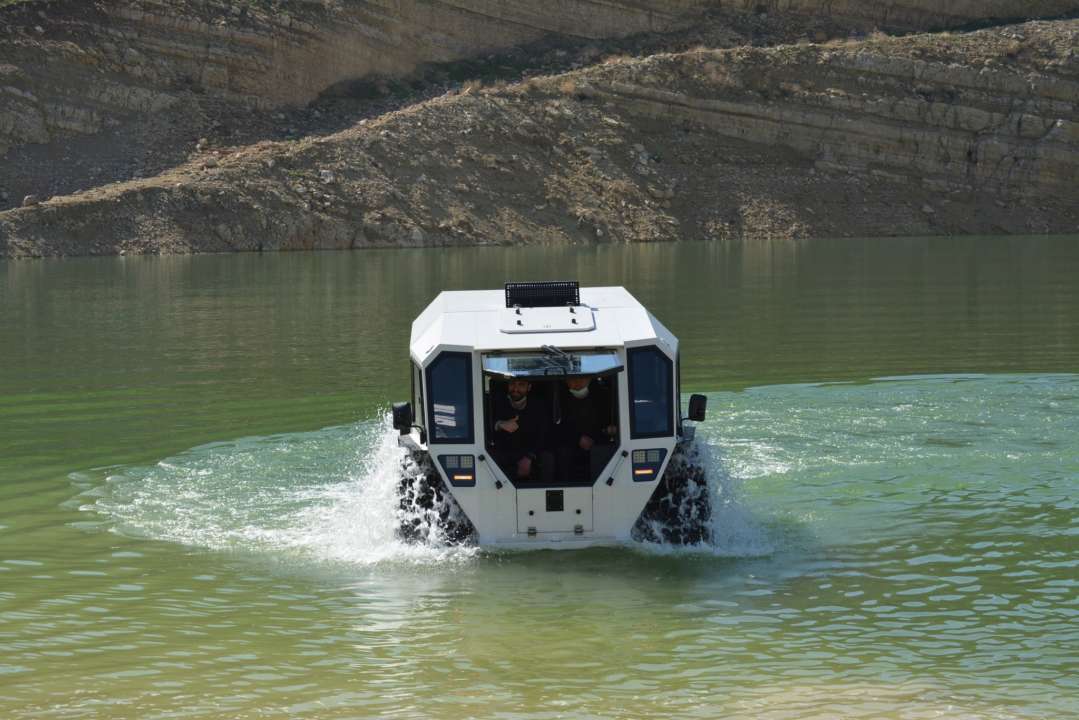 Sherp / Фото: www.facebook.com/sherp.global Вілл Сміт за кермом українського Sherp: голлівудська зірка рекламує український всюдихід