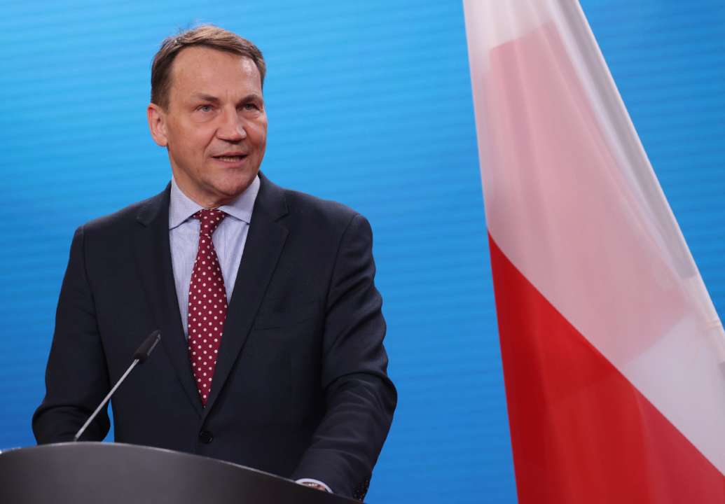 Радослав Сікорський виступає за те, щоб Польща надавала більше допомоги Україні. Фото: GettyImages/Автор- Sean Gallup польща