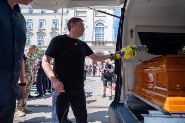 Фото: Максим Козицький/Facebook У Львові поховали Ірину Фаріон: попрощатися з мовознавицею прийшли тисячі людей