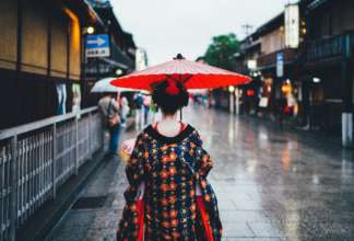 Фото: Unsplash/Автор - Tianshu Liu В Японии женщина преследовала полицейского после того, как он задержал ее за другое преследование
