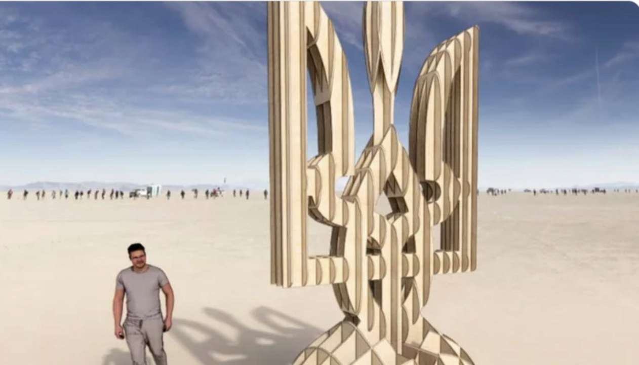 На Burning Man установили пятиметровый Тризуб/Фото: VakarųVėjai На Burning Man установили пятиметровый Тризуб/Фото: VakarųVėjai