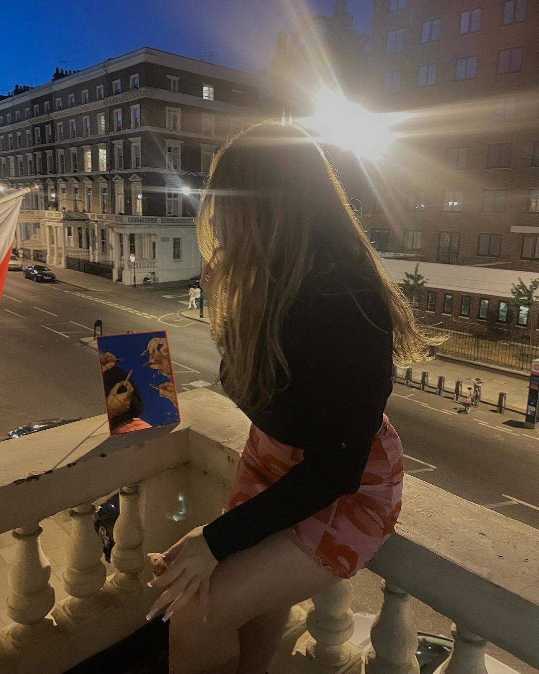 Дочь Ольги Фреймут устроила ночную фотосессию на балконе/Фото: Instagram Дочь Ольги Фреймут устроила ночную фотосессию на балконе/Фото: Instagram