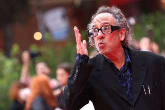 Тим Бертон раскритиковал Disney за сосредоточенность на популярных франшизах/Фото: Getty Images Бертон