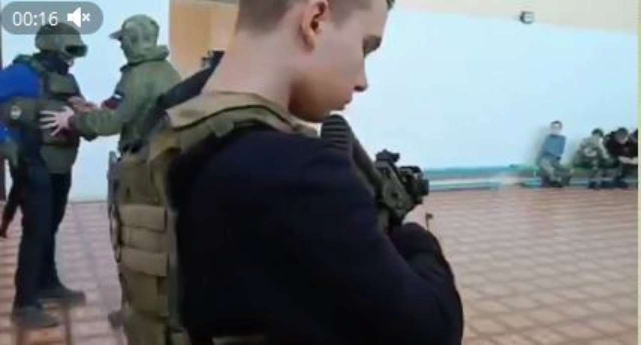 путинюгент в Мариуполе путинюгент в Мариуполе