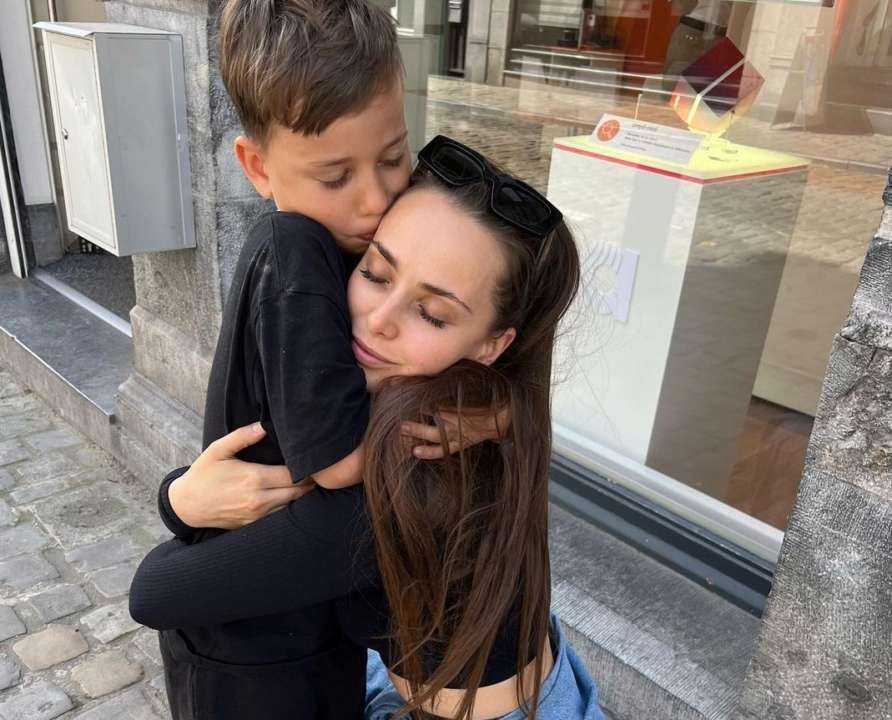 Мішина показала, як ночувала з сином у ванній / Фото: Instagram Мішина показала, як ховалася від вибухів та спала з сином на підлозі