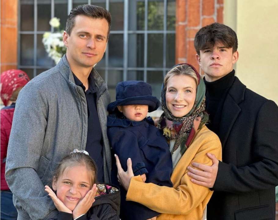 Дружина Скічка розповіла, чи виїхав він з України / Фото: Instagram Дружина Олександра Скічка розповіла, як йому вдається виїжджати за кордон