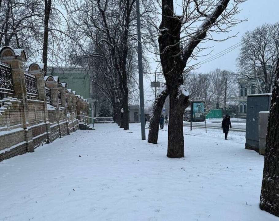 Попко просит водителей не парковать авто вдоль дорог