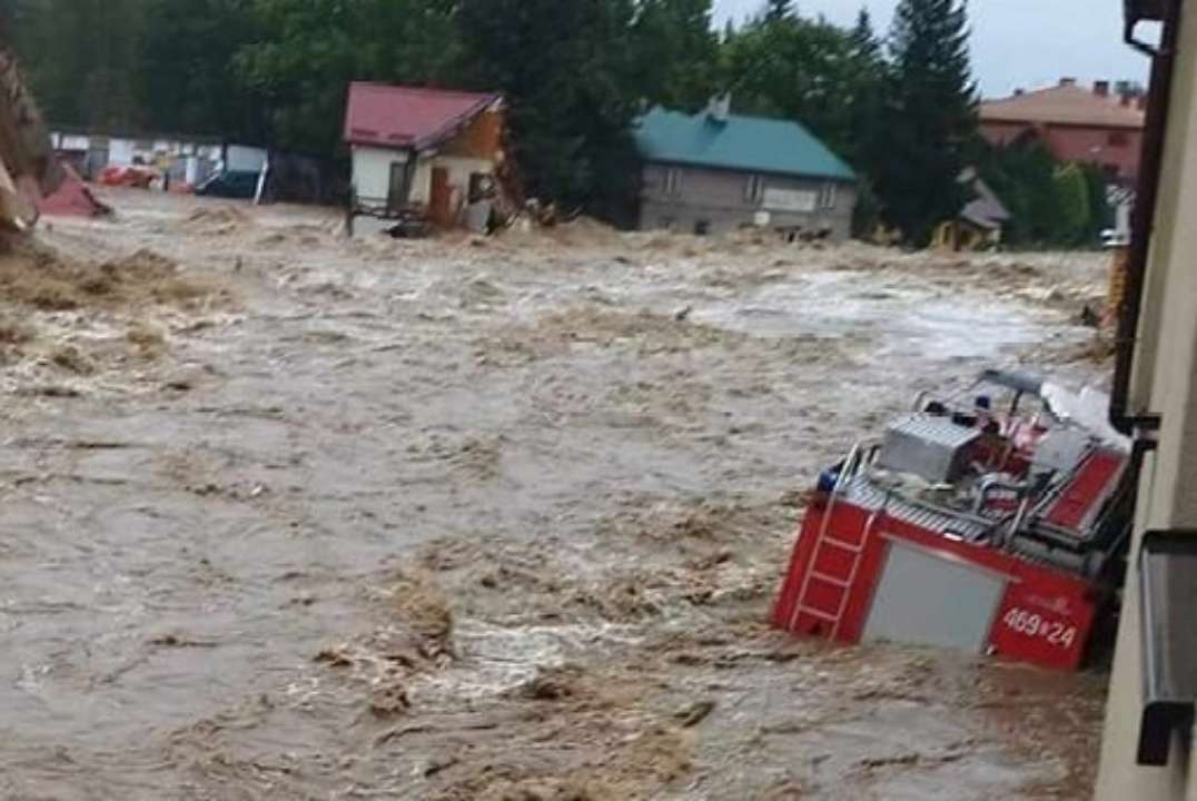 Польский город Строне-Шленски ушел под воду в результате наводнения. Фото: TVP Info польское наводнение