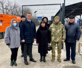 Віктор Ляшко розповів, як відбуватиметься вакцинація на "Станиці Луганській". Фото: Фейсбук Віктора Ляшка Литва передала Україні партію вакцини