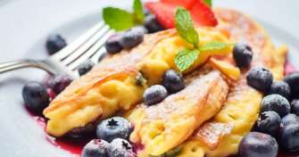 Вкусный завтрак: рецепт сладкого омлета с черникой Вкусный завтрак: рецепт сладкого омлета с черникой