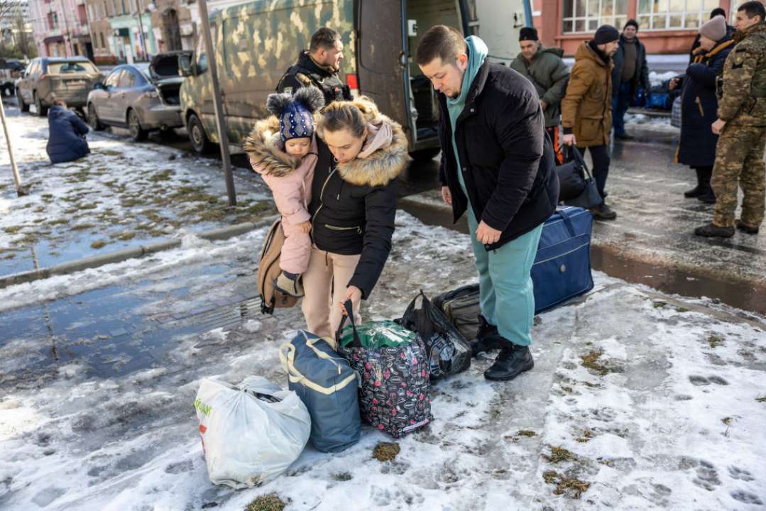 БФ "Схід SOS" безоплатно евакуює з Донеччини/Фото: Getty Images БФ "Схід SOS" безоплатно евакуює з Донеччини/Фото: Getty Images