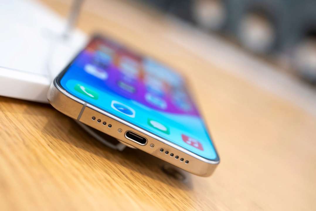 iPhone 16