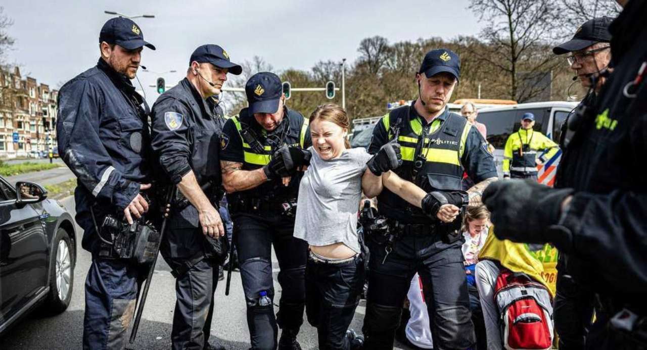 Грета Тунберг была задержана на акции протеста в Гааге