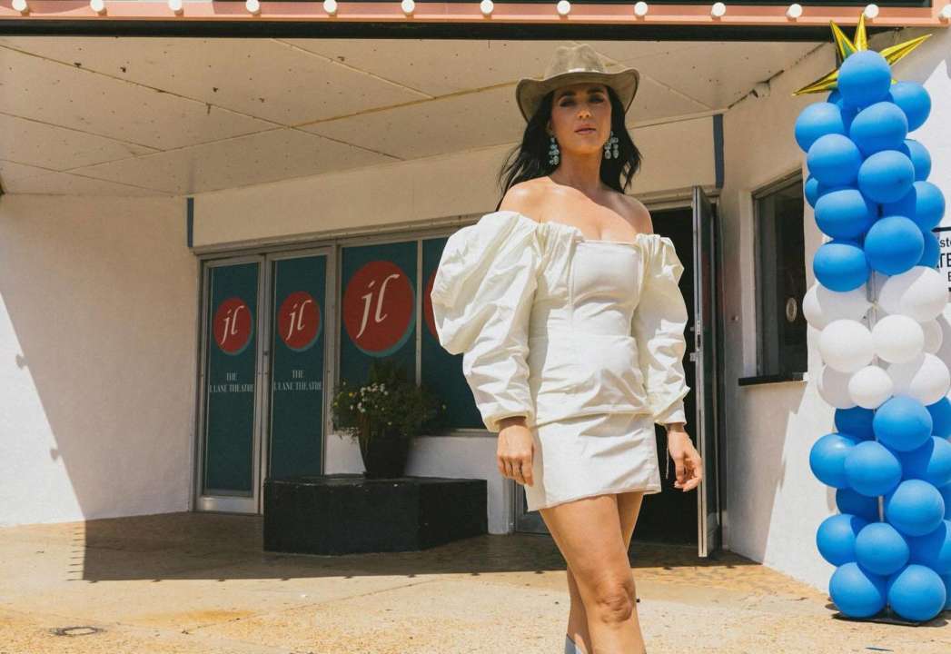 KATY PERRY / Фото: instagram.com/katyperry Кеті Перрі розчулила публікацію фото з позитивним тестом на вагітність