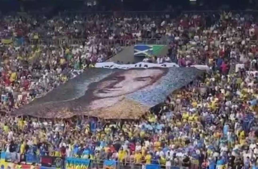 Українські вболівальники / Фото: скріншот із відео Пам'ять про полеглих героїв: фанати футболу вшанували воїнів банером на матчі Україна-Бельгія