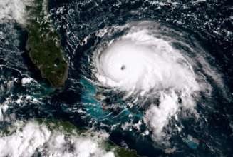 На Флориду надвигается один из сильнейших ураганов века/Фото: NOAA via Getty Images На Флориду сунет Милтон: насколько опасен ураган, из-за которого перенесли "Рамштайн"