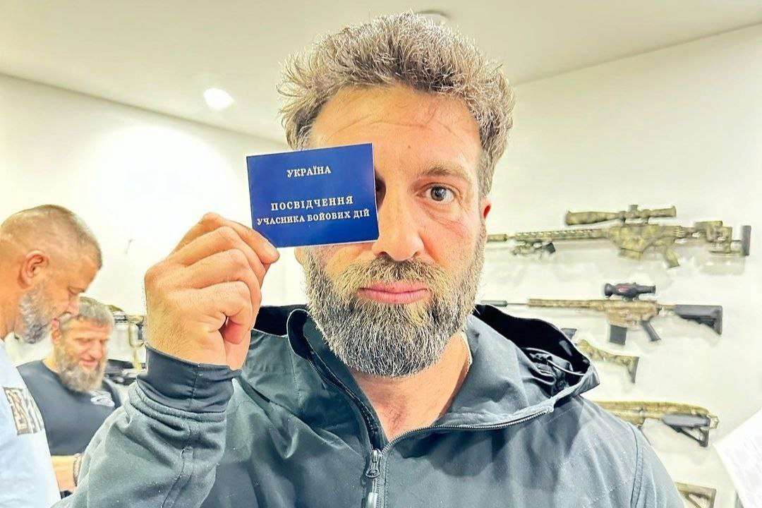 Даніель Салем отримав посвідчення учасника бойових дій / Фото: Instagram/daniel_jihad_salem "Відчуваю, що я роблю щось важливе": Даніель Салем отримав посвідчення учасника бойових дій