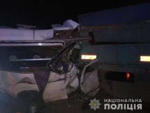 Фото: Нацполіція У Миколаївській області зіткнулися вантажівки та мікроавтобус: серед загиблих дитина