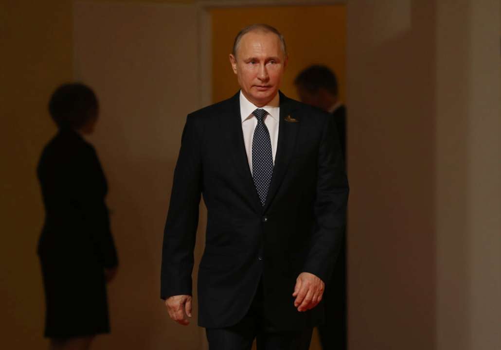 Перекладач путіна вимовив погане слово під час прямого ефіру. Фото: GettyImages/Автор- Sean Gallup Перекладач путіна матюкнувся