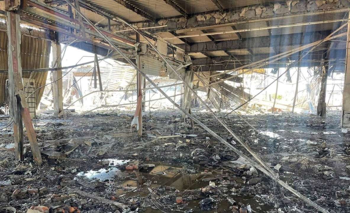 В результате ракетного удара по ТЦ в Кременчуге погибли 19 человек/Фото: Полтавская ОГА Атака на "Амстор" в Кременчуге: спасатели обнаружили еще 6 фрагментов тел