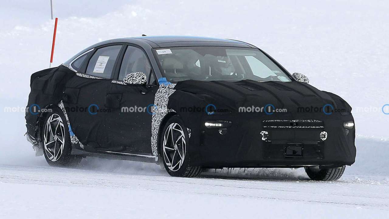 Hyundai Sonata в камуфляже