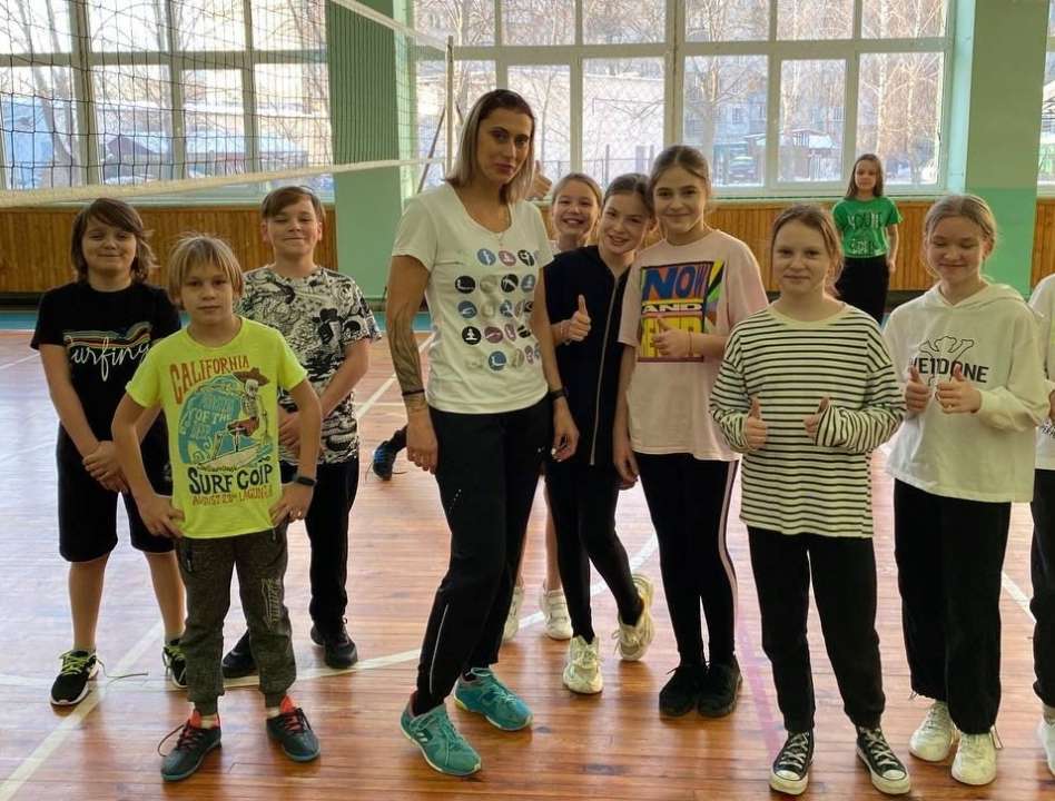 Чемпіонка Оксана Романюк відвідала тренування учасників "Всеукраїнських шкільних ліг пліч-о-пліч"