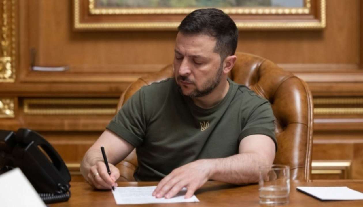 Зеленський: "Вашингтон не міг обмежити використання Україною зброї власного виробництва" Зеленський: "Вашингтон не міг обмежити використання Україною зброї власного виробництва"