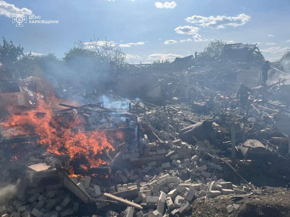 На Великдень росіяни продовжували атакувати Харківщину/Фото: ДСНС На Великдень росіяни продовжували атакувати Харківщину/Фото: ДСНС