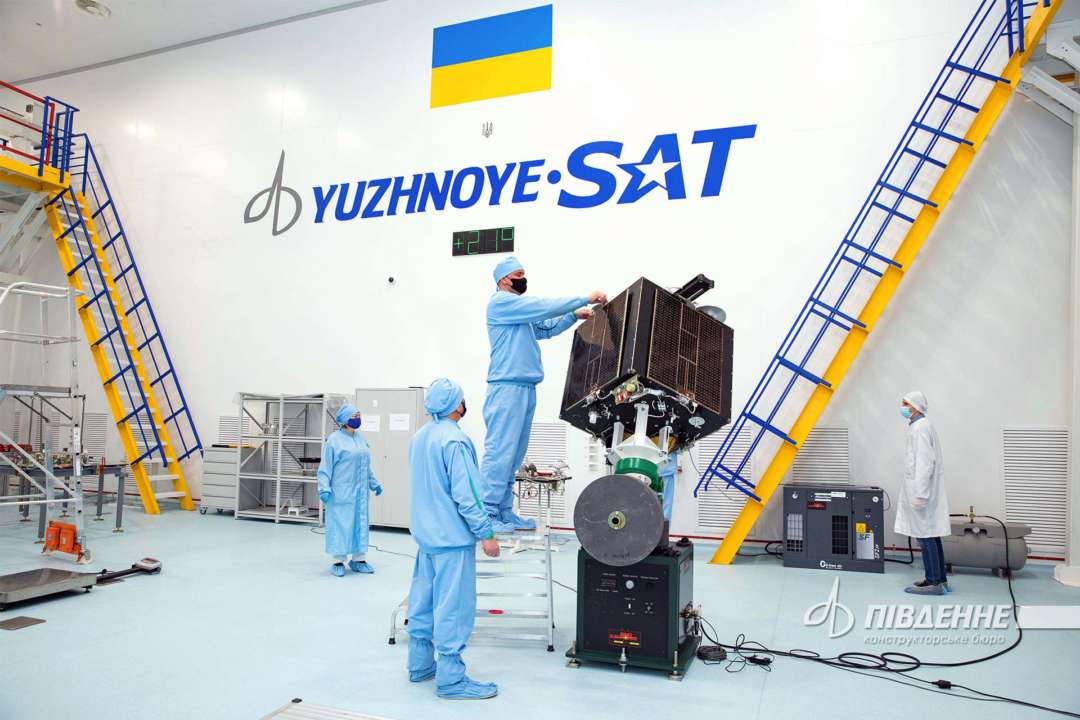 Ракета Falcon 9 выводит спутник "Сич-2-30"/Фото: Yuzhnoye State Design Office Спутник