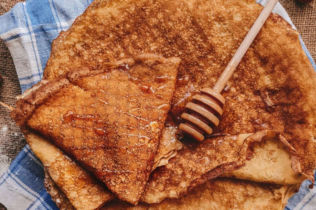 Как приготовить золотистые блинчики/Фото: Рexels Как приготовить золотистые блинчики: понадобится один секретный ингредиент