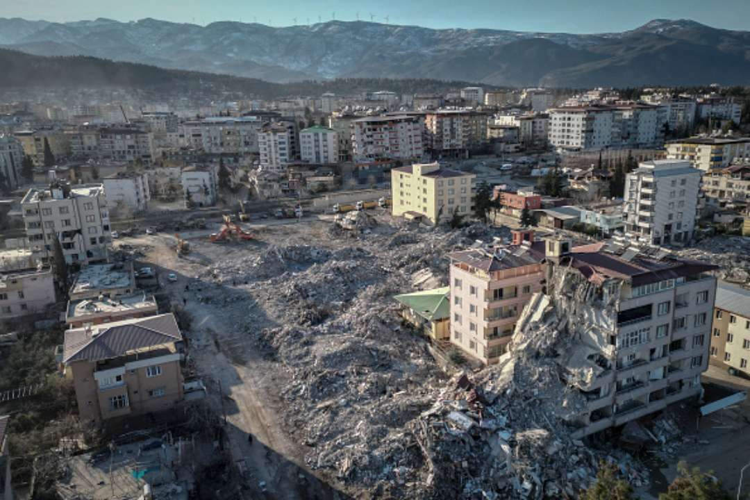 Число жертв в результате землетрясений в Турции и Сирии возросло/Фото: Chris McGrath/Getty Images Разрушительные землетрясения в Турции и Сирии унесли жизни более 41 тыс. человек