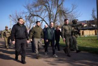 Зеленский осмотрел одно из стационарных укрытий для жителей города Зеленский осмотрел одно из стационарных укрытий для жителей города
