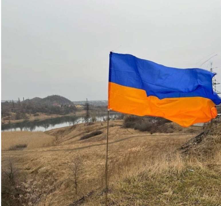 замайорів стяг у макіївці