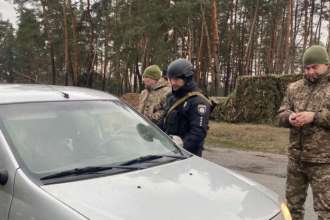 Поліцейські сповіщають військовозобов'язаних разом із ТЦК, однак повістки не вручають/Фото: glavcom Вигівський: Поліцейські сповіщають військовозобов'язаних разом із ТЦК, однак повістки не вручають