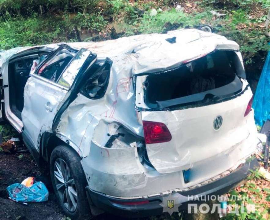 Фото: Национальная полиция В Яремче погибли 4 человека в результате падения автомобиля в обрыв. Фото жуткого ДТП